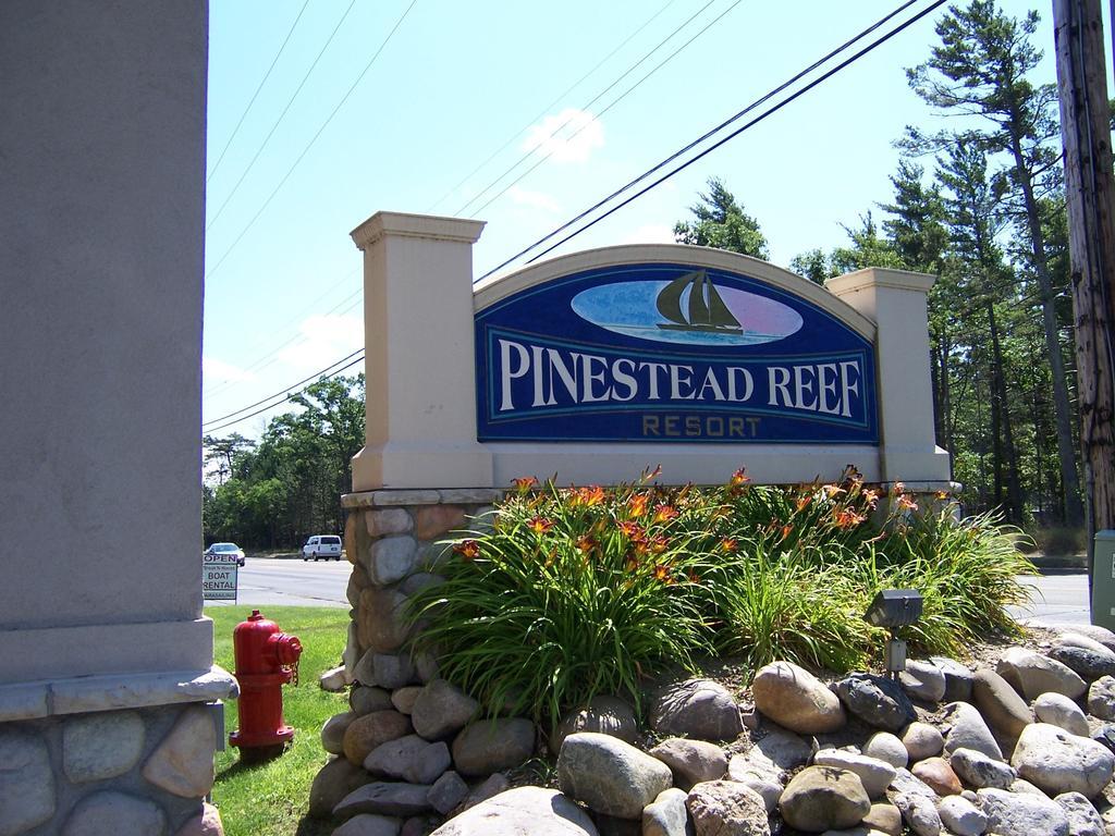 Pinestead Reef Resort Traverse Stadt Exterior foto